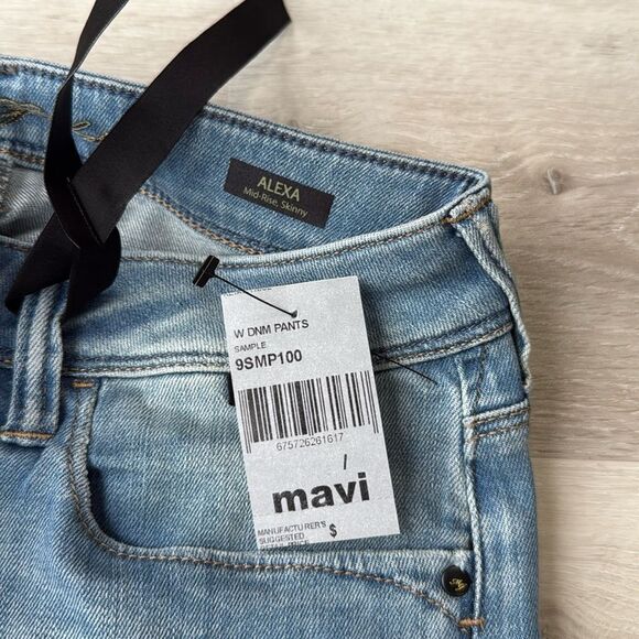 MAVI gold Alexa Skinny Jeans
Midrise size 27 Light Weight NWT - Picture 7 of 8